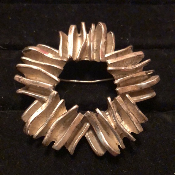 Jewelry - 📛Deleting 11/22 Unusual Silver Tone Brooch